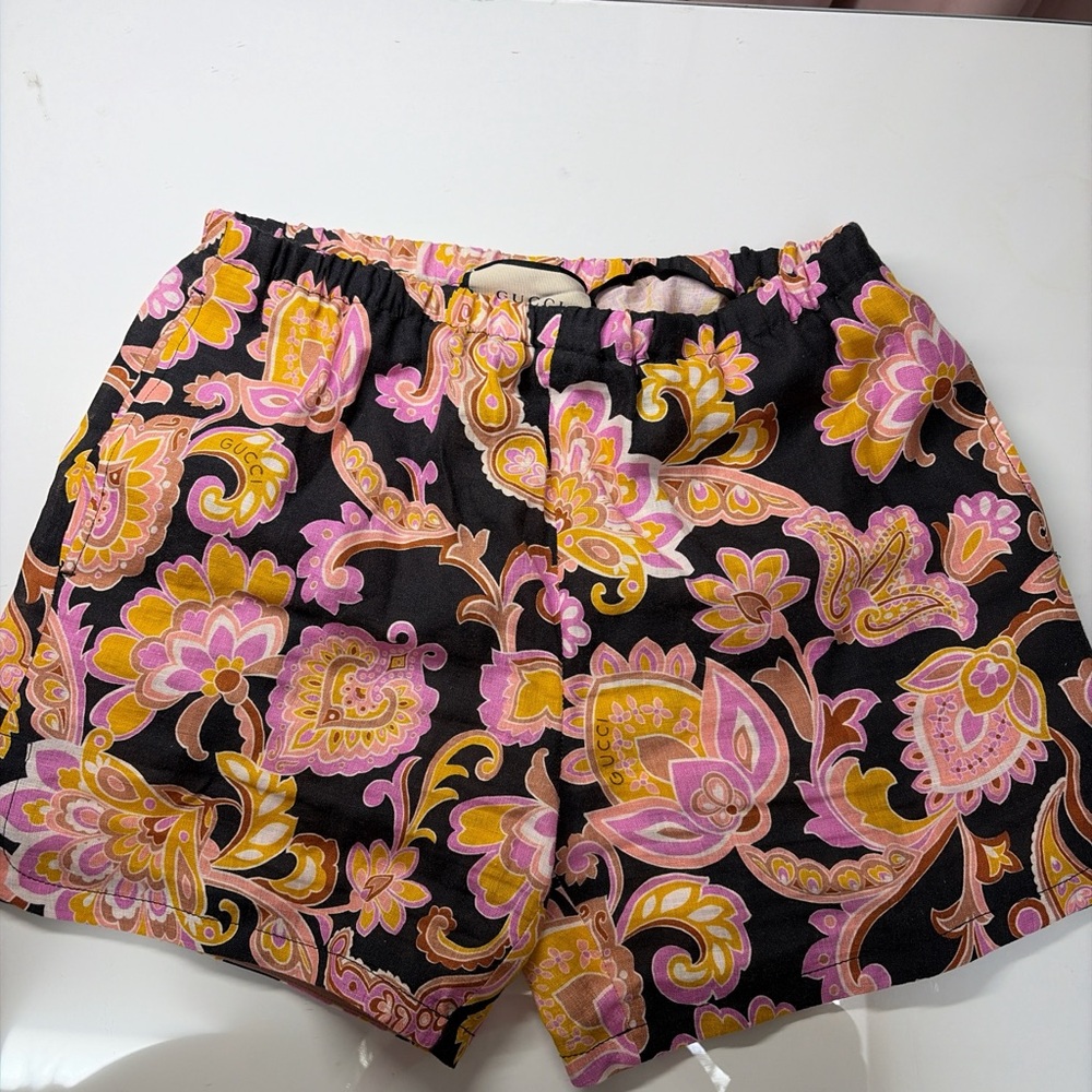 GUCCI Black Floral Paisley Summer Shorts - Pink & Gold Pattern